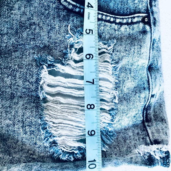 FOREVER 21 SHORTS JEANS DISTRESSED SIZE 28 - Picture 8 of 9